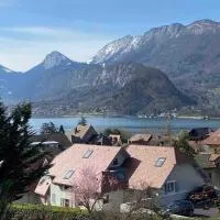 Appartement Duplex vue lac et montagne à Talloires, Hotel in Talloires-Montmin