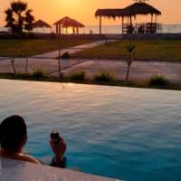 Viesnīca Hermosa casa frente al mar con piscina pilsētā Parakasa, netālu no vietas Capitán FAP Renán Elías Olivera Airport - PIO