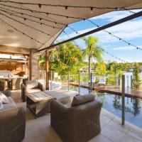 River Front Private Pool & Dock Fairy Light 4BR, hotel in Carrara, Gold Coast