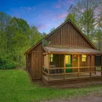 Blue Rose Cabins - Pinecrest Cabin、ローガンのホテル