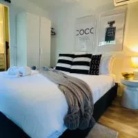 Stylish tiny home in Melton west, hotel i Melton