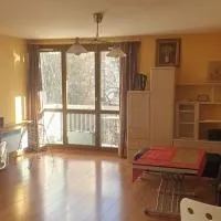 T3 77 m2 calme+parking proche Paris & métro, hotell i Vanves