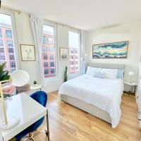 Large One Bedroom - Massive Private Terrace - Luxury Building - Williamsburg - Greenpoint, hotel in Greenpoint, Brooklyn