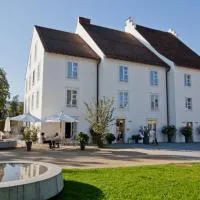 Hotel im Schlosspark, хотел в Базел