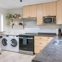 9 min DT 3BD Near Westboro and Civic Hospital, hotel in Nepean, Ottawa