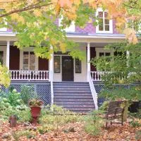 Auberge Comme au premier jour, hotel en Saint-Pacôme