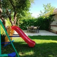 Chalet con JARDIN PUY DU FOU a 10 min ,NO FIESTAS!!, готель у місті Толедо