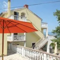 Hilltop Villa Risika، فندق في ريسيكا