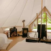 Falkeröd - Lyxig glamping i naturreservat, hotel Grebbestadban