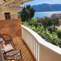 Lorena Rooms, hotel a Risan