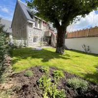 Gîte du Tilleul - Sauna & Jardin, hotel em Olby