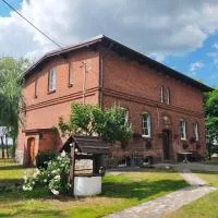 Dębowe dawna leśniczówka, отель в городе Średnia Huta