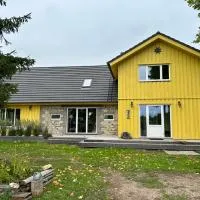 Muhu Kulla Saadu puhkemaja mere ääres, hotel u gradu 'Raugi'