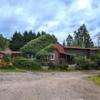 The Steading Highland Glen Lodge, hotell i Drumnadrochit