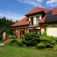 Comfortable house with garden, hotel a Mańki