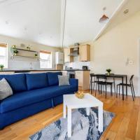 Lovely 3-bed 20 minutes to Central London，倫敦杜丁的飯店