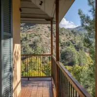 Casa Oliva Guesthouse, hotel sa Tris Elies