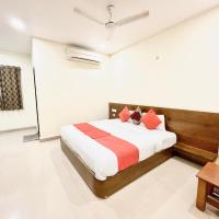 HOTEL BLUE MOON INN ! VISAKHAPATNAM fully-air-conditioned-hotel at-prime-location with-lift-and-parking-facility breakfast-included, hotell i Visakhapatnam