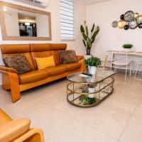 Spacious Retreat with Private Jacuzzi and Terrace: Ponce, Mercedita Havaalanı - PSE yakınında bir otel