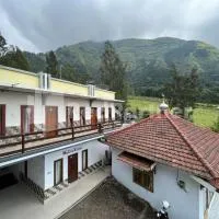 Family Homestay Syariah Bromo Mitra RedDoorz, хотел в Ngadisari