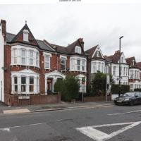Impeccable 1-Bed Apartment in London, hotel en Norwood, Londres