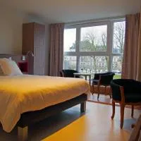 Logis Hôtel Les Pages, hotel u gradu Linevil