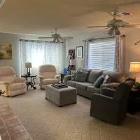 Rare four Bedroom MeadviewVacation Home - Grand Canyon West-Skywalk, ξενοδοχείο σε Meadview