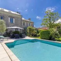Séjour de charme avec piscine à Saint-Georges-sur-Layon, proche de Saumur et des châteaux de la Loire - FR-1-622-81, hotel em Méa