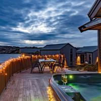 Luxurious cottage outside Bergen with Jacuzzi, hotel in Forland