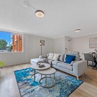 Coogee Beachside Retreat - Free Parking, hotel in Clovelly, Sydney
