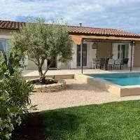 Villa Provençale avec Piscine Chauffée, hotel v mestu Saint-Andiol