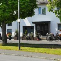 Haus Isabella، فندق في Lutzerath