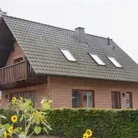 Seeurlaub Müritz - Haus Müritzblick, Haustiere willkommen, nur 200 m zum See, hotel a Röbel
