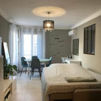 Nice west cosy flat balcony, near airport, train, beach, public transport, supermarket, comfortable and well equipped, hotell piirkonnas Californie, Nice