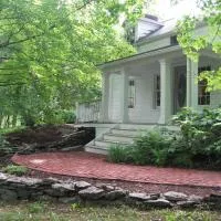 Private setting on country farm near Rhinebeck, hotel em Clinton Corners