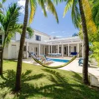 A Guest Dream Villa Blue at Punta Cana Village – hotel w pobliżu miejsca Lotnisko Punta Cana - PUJ w Punta Cana