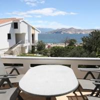 Apartment Katarina with sea view، فندق في باشكا