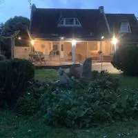Maison spacieuse 120 m plage de la grève blanche: Plouguerneau şehrinde bir otel
