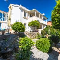 Apt DION with garden and terrace, just 200m from the beach, hotel a Krk