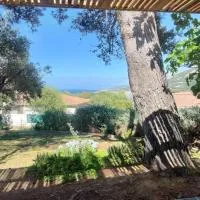 Petite maison en Balagne, belle vue mer, hotel en Lumio