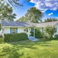 Viesnīca Lake Champlain Cottage w/ Deck & Sunset Views! pilsētā Swanton