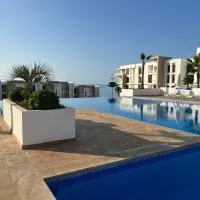 2 bedroom apartment with sea view and private pool, hotel u gradu Sidi Bouqnadel