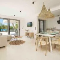 Exklusives Strandapartment mit Parkplatz & direktem Zugang zum Meer, hotel en Srima