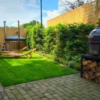 Luxe Hottub Huisje Bij het Veen op de rand van het Bargerveen Drenthe, hotelli kohteessa Weiteveen