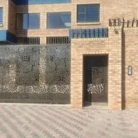 Lenasia में, होटल Brand new crane Apartments