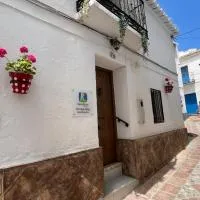 Casa Miguelito, מלון בComares