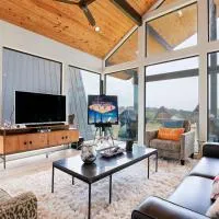 Private, Waterfront Escape – hotel w mieście New Braunfels