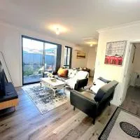 Modern 2BR Apartment, Peaceful and Private in Oran Park, hotel di Narellan