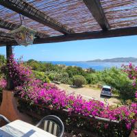 LA TERRAZZA SUL MARE - panoramic cottage overlooking sea and Caprera island in a quiet residential area - 150 mt from the sea, hotel in La Maddalena