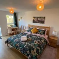 Studio Apartment with spacious garden in Carterton, hotel v destinácii Carterton